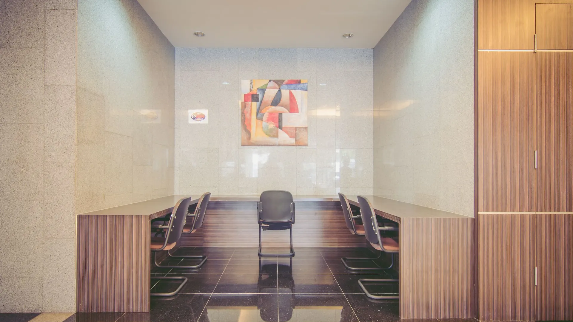 H Residence Τζωρτζ Τάουν 3*,