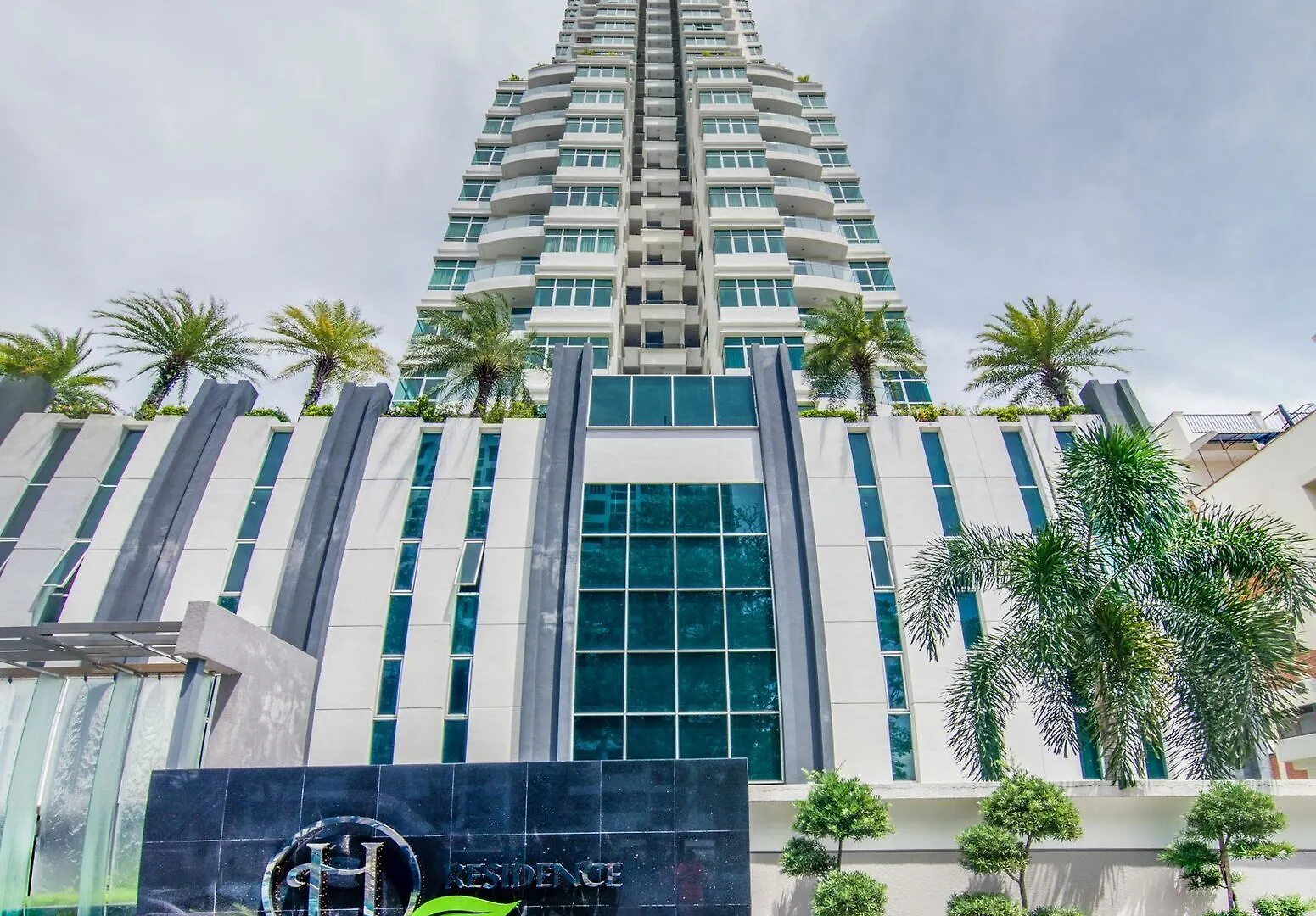 H Residence Τζωρτζ Τάουν 3*,